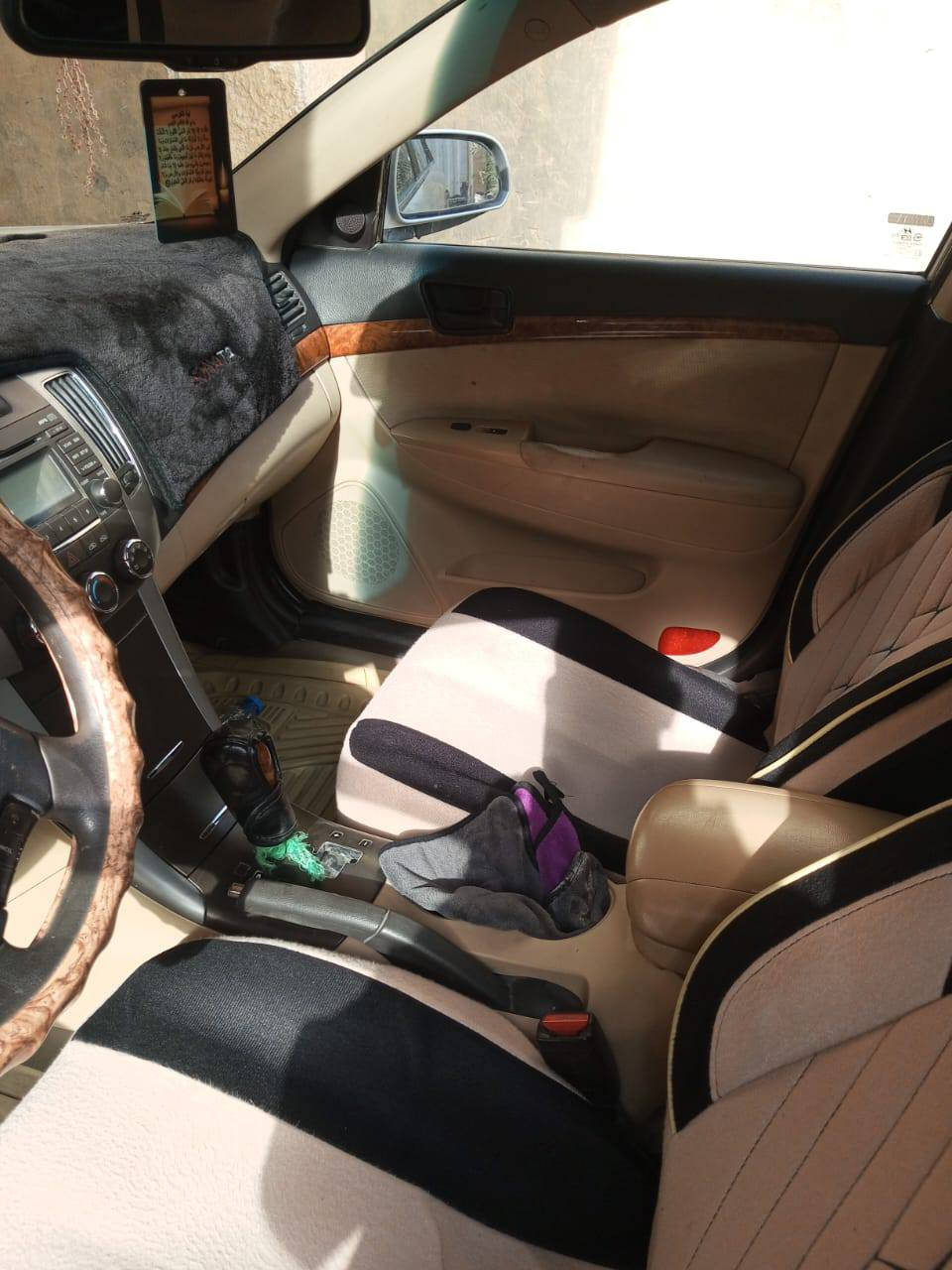 سوناتا 2009 
2400 مكينة 4 سلندر
وارد امريكي 2 قطع تبديل باب وبنيد فقط ب امريكا
جاهزه من كلشي رقم بغداد مداور ثاني يوم 
110 وبيها مجال 
***********
ديوانية
