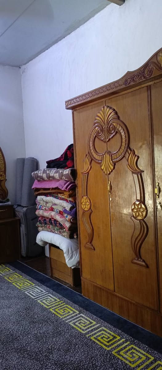 سلام عليكم 
بيت تجاوز للبيع 
بيه هول وغرفتين ومطبخ ومشتمالات 
المساحه 250م يبعد عن الشارع العام 100م (شارع عام شارع اربع سايدات)
السعر 22مليون 
البصره دور الشرطه (القائد)
للاستفسار الاتصال ع الرقم 
‏‪***********‬‏
*********** البصرة, العراق
