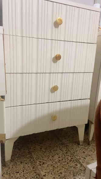 غرفه تركيا للبيع 9 قطع اخت الجديده فقط المرايه مسكوره وباقي قطعه مال الميز وطابوريه ضامتهن لان معندي مجال بلغرفه سعرها ٨٥٠ وبيها مجال المراسله ع هذا الرقم ***********
