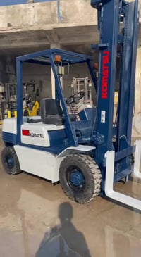 للبيع رافعه شوكيه موديل "1999" للإستفسار اتصال 07701685204