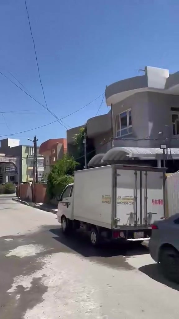 داران تؤام للبيع 🏠🏠

الموقع 📍 حي الحدباء قريب من سائدين شقق الحدباء 🏢🏢

بناء حديث زيرو فارغ 🔑

مساحة كل دار 110 متر. ✳️.             واجهة 6 متر.  ✳️

شارع تبليط بعرض 12 🛣️ 

تفاصيل العقار   طابقين كاملة 4 غرف نوم ✔️

الطابق الارضي مكون من/ غرف نوم/ هول/ مطبخ حار بارد/ استقبال/صحيات/ كراج ✨ 

الطابق الثاني مكون من/ أربعة غرف نوم/ هول/ صحيات /بيتونة/✨

للاستفسار اكثر الاتصال على الارقام التالية 👇 

***********📱 ***********📱 ***********📱

السماك لتجارة العقارات 👉 عنوان المكتب 📌 حي الصديق بعد مرطبات البحرين سائدين الصديق الرئيسية مقابل مدرسة تبارك الاهلية 👍@
