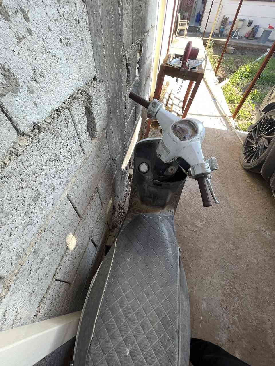 السلام عليكم دراجه كامكو للبيع متروكه صارلهه شهرين تتجطل تشتغل ابيع كوم حديد سرعه 140 بريكات كهربائيات كلها شغاله عداد مكاني فحامه جزيره بغداد هـ ***********
