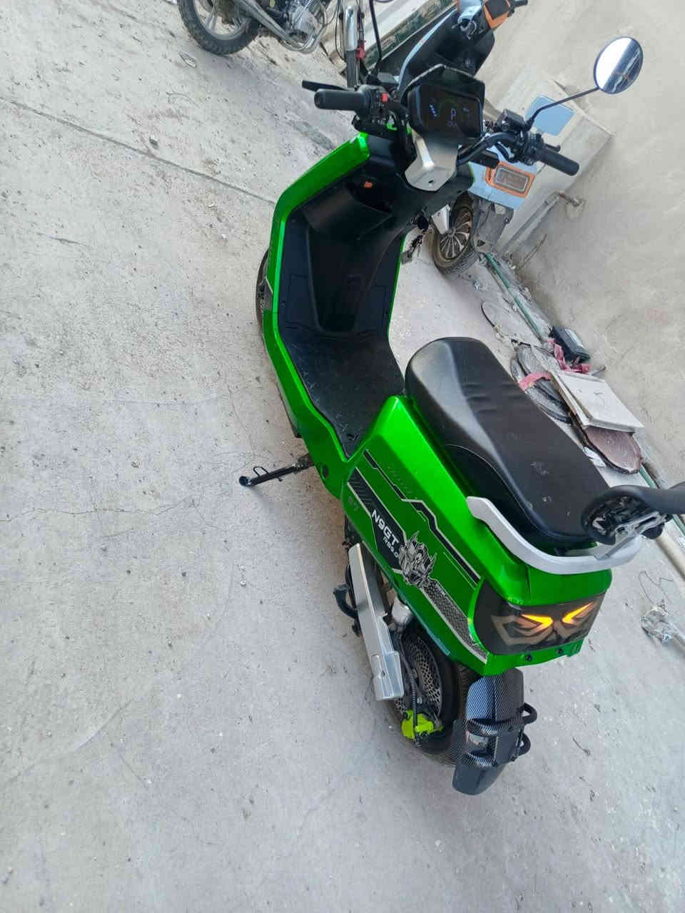 السلام عليكم شباب 
للبيع الدراجة 
اخت الجديدة الله شاهد استخدام بسيط 
دراجه تشغيل كارت وسويج 
تجي 6 بطاريات 
3 نمر للسرعة 
نظام R بيها 
كهربائيات كاملة  من كلشي تجي وتشوف بعينك 
عارضها  ب 550 ومجال حداً بسيط  وبلعافية على الياخذها وصلها موجود ماخذها ب 800,000 الف 
استخدام 5 اشهر من جبتها من  محل حسين عالمية 
ماشية 4,900 كيلو  
للتواصل واتساب او sms 
***********
