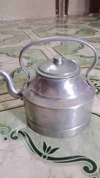 ١٢ صينيه قديمة • قوري ثقيل • حجم كبير