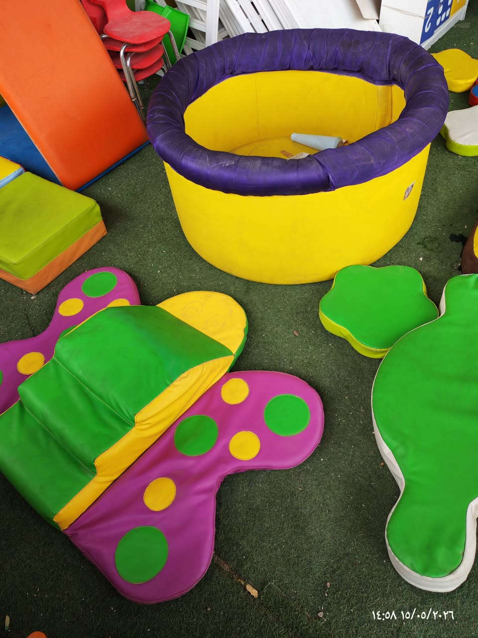 مجموعة العاب فوم  Soft Play 

 تعتبر مثالية لغرف الألعاب، الحضانات، ومراكز الضيافة لتشجيع السلوك الاجتماعي وتطوير المهارات الحركية.

  تتضمن المجموعة أشكالاً هندسية مختلفة مثل المكعبات، الأسطوانات، المثلثات، والمنحدرات بألوان زاهية لتشجيع التعلم.الاستخدام: تُستخدم هذه الألعاب لتعزيز النشاط البدني، تنمية المهارات الحركية الدقيقة والإجمالية، وحث الأطفال على التسلق والزحف بأمان.التصميم:

الألعاب مصنوعة من حشوة فوم ناعمة ومغطاة بمادة البولي يوريثان سهلة التنظيف لضمان بيئة لعب آمنة ومبطنة.لعبة التسلق البسيطة

📍موقعنا الزرقاء الهاشمية بالقرب من إشارة الزنيه
دوام المحل جزئي يرجى التنسيق المسبق

#العاب_انشطة_حسية_حركية_العاب_مهارات_تفاعلية_العاب_سوفت_للحضانات_للروضات_مراكز_التوحد_حركية_الاردن #العاب_تعليمية_عمان_الاردن
#نشاطات_العاب_اسفنجية_عمان_الاردن_بيت_اطفال_كوخ_للاطفال_العاب_فلين_مكعبات_ليجو_عملاق_مثلثات


**إذا كنت صاحب هذا الإعلان وتريد حذفه لأي سبب، رجاءا أرسل رسالة إلى الدعم الفني**
