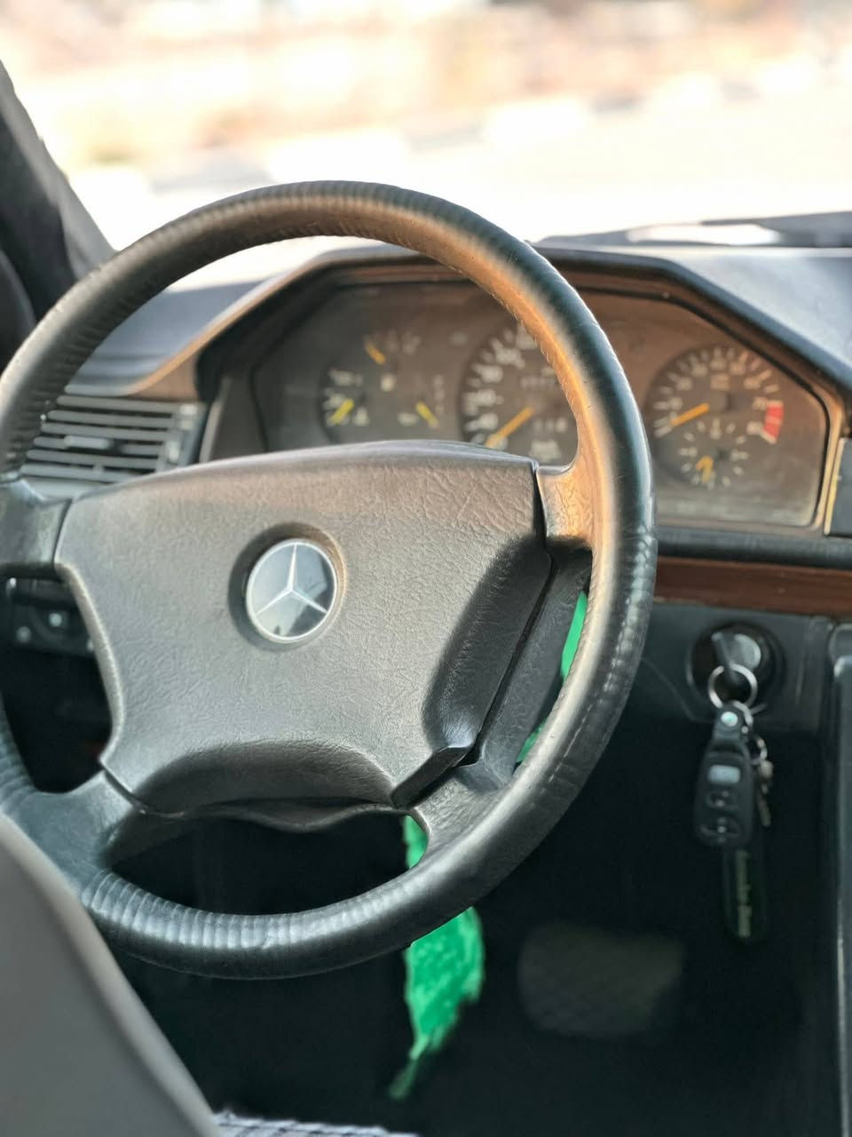 مرسيدس W124 /1992
رقم بغداد بسمي هزه جديده 2026
قواعد دبلات بلاد 
صبغ السيارة بلاد أماكن قليله مصبوغه بالجاملغ
كهربائيات كلها تشتغل فتحة طكتين
تبريد ثلج 
ABS فلنجات دسكات كله شغل جديد 
تخم تاير جديد 
عازل صوت وحرارة مشتغلها بيدي
محرك يابانيVVT 2500
السعر 68 ورقه وبيها مجال 
مكاني كربلاء


**إذا كنت صاحب هذا الإعلان وتريد حذفه لأي سبب، رجاءا أرسل رسالة إلى الدعم الفني**