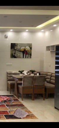 ميز طعام • مناسب للزاوية • نضيف