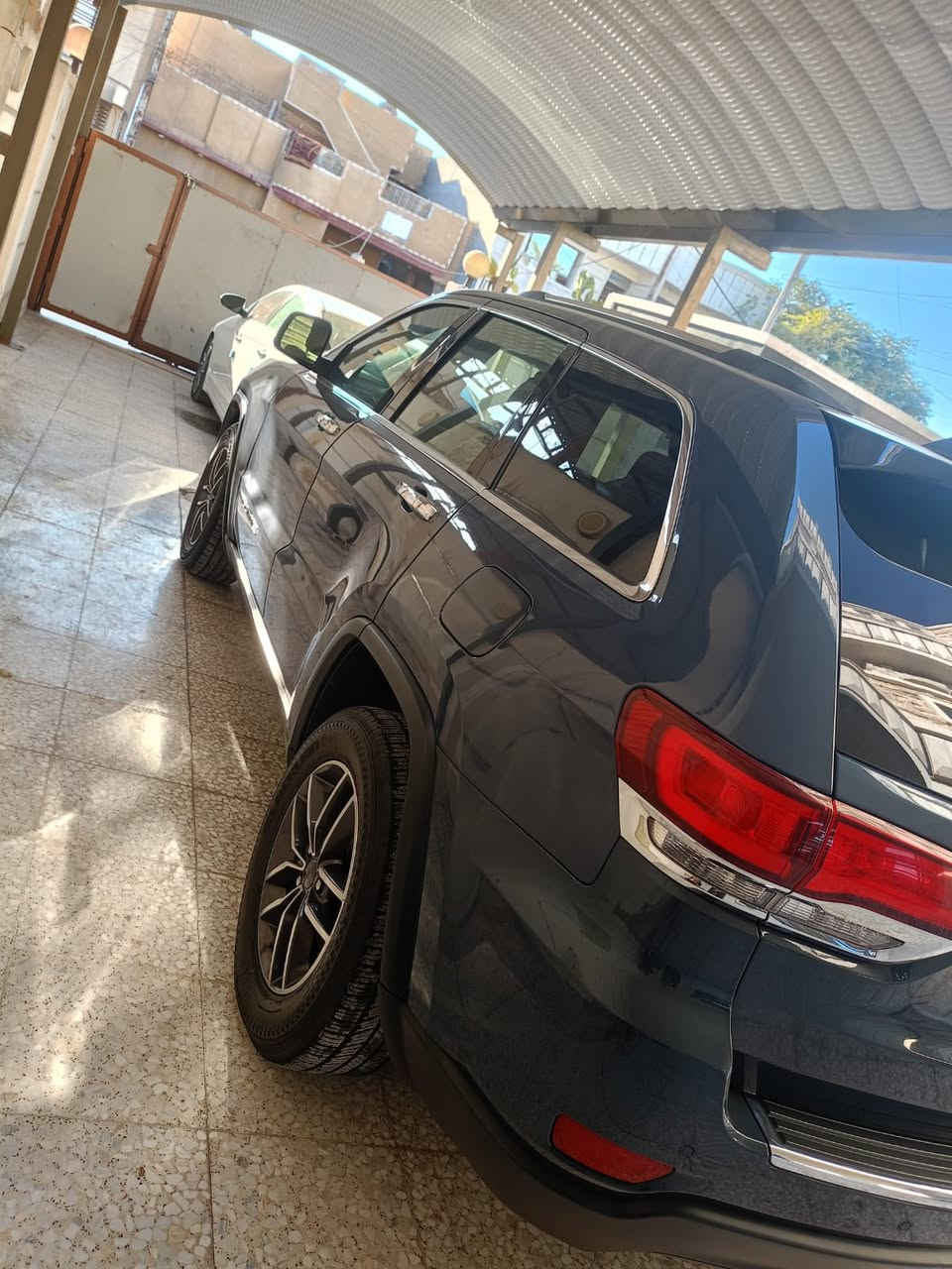 سلام عليكم جيب للبيع فول مواصفات بني راما كشنات كهرباء تدفئه تبريد السارة بدون حادث فقط نص دعاميه بدون أرباك بدون صبغ مكفوله من شخط والرصعه 
موديل 2020 رقم بغداد الاتصال ***********
