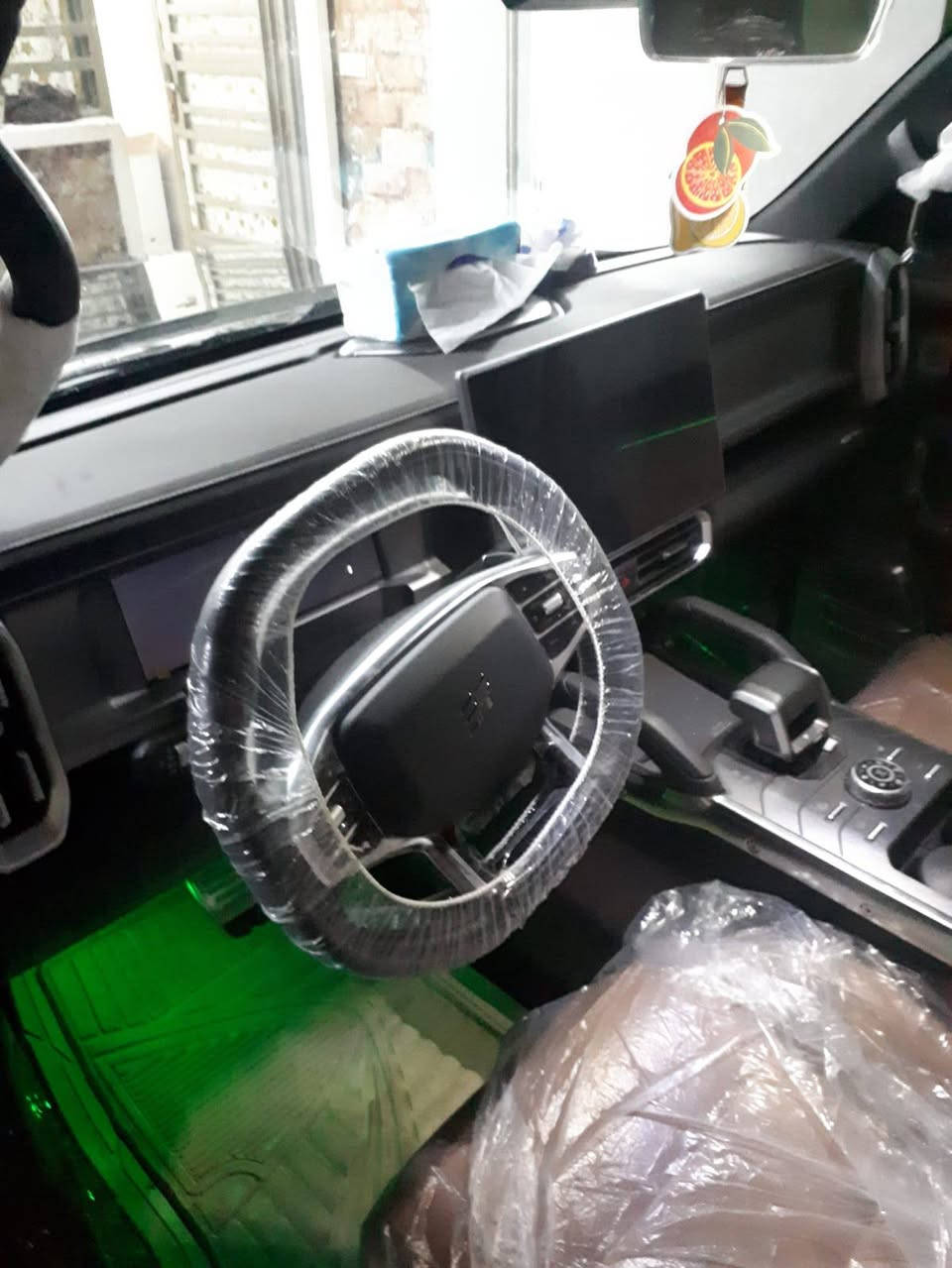 السلام عليكم من رخصة مسئول الكروب جيتور تي تو موديل 25 رقم بغداد بسمي فول مواصفات مكفوله كفاله عامه ماشيه 8 جديده جدأن للبيع السعر 40 مليون واذا امراوس حسب القناعه متواجد وتساب ***********
