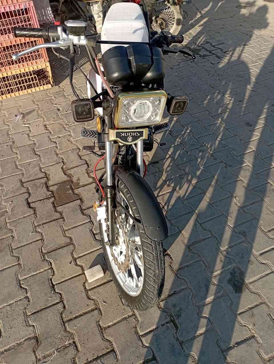 للبيع سيفان مديل 25 ب 850 وبيها مجال مكاني باالحله حي نادر ***********
