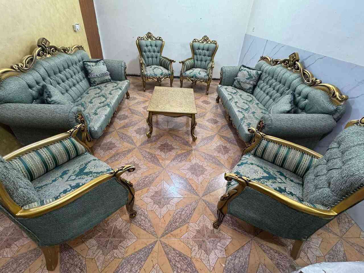 تخم زان تركي ١٠ مقاعد مع ميز وسط اخو الجديد نضافه فول *********** بغداد, العراق
