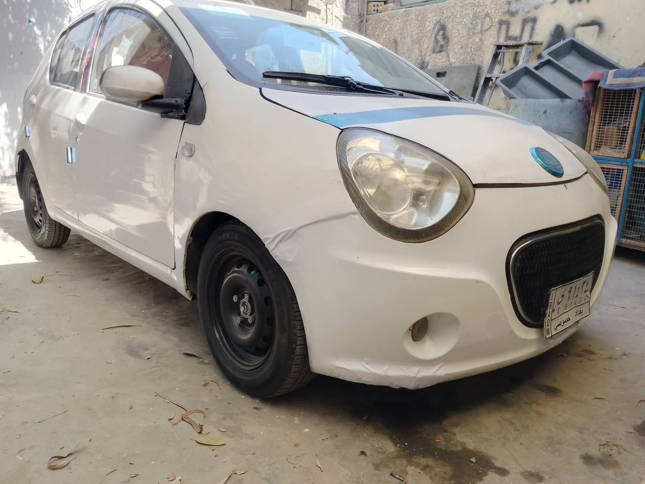 السلام عليك بأنه موديل 2013 مال مصرف سياره تخم تااير جديد حداده خلفي أمامي جديد كهربائياتهة كلهة شغاله بيبان تتقفل سنتر لوك سياره مكفوله من لضربه ولكص مابيهة صبغ بس قطعه وحده سياره مال جناي الف عافيه لتصير من نصيبه سعرهة مناسب السعر 25 وبيهة مال عنواني بغداد التصال ***********
