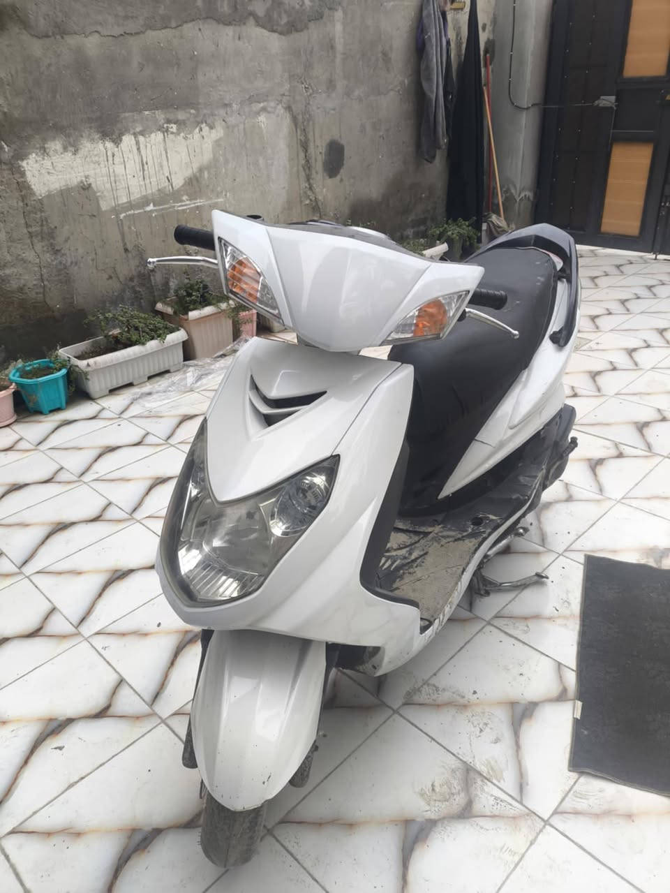 { السلام عليكم}
 دراجة سكنس فحل ماشية 23 حقيقي نضيفة حيل شلعة ومعدل مابيها اي نقص تجي تفحص وتشوف ويل عسلي مشيف هندر سلف شغال الدراجة مال جني جيب فيتر وتعال افحص مكانه بابل محاويل 
0786943002
«اذا مو شراي لاتعبني اخيك»
السعر [975]
(مكلف بل نشر اتصل على الرقم)


**إذا كنت صاحب هذا الإعلان وتريد حذفه لأي سبب، رجاءا أرسل رسالة إلى الدعم الفني**