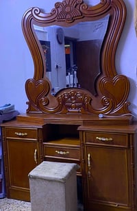 غرفه نوم للبيع 8قطع السعر 750 وبيها مجال غرفه نضيفه ومستعمله قليل للتو...