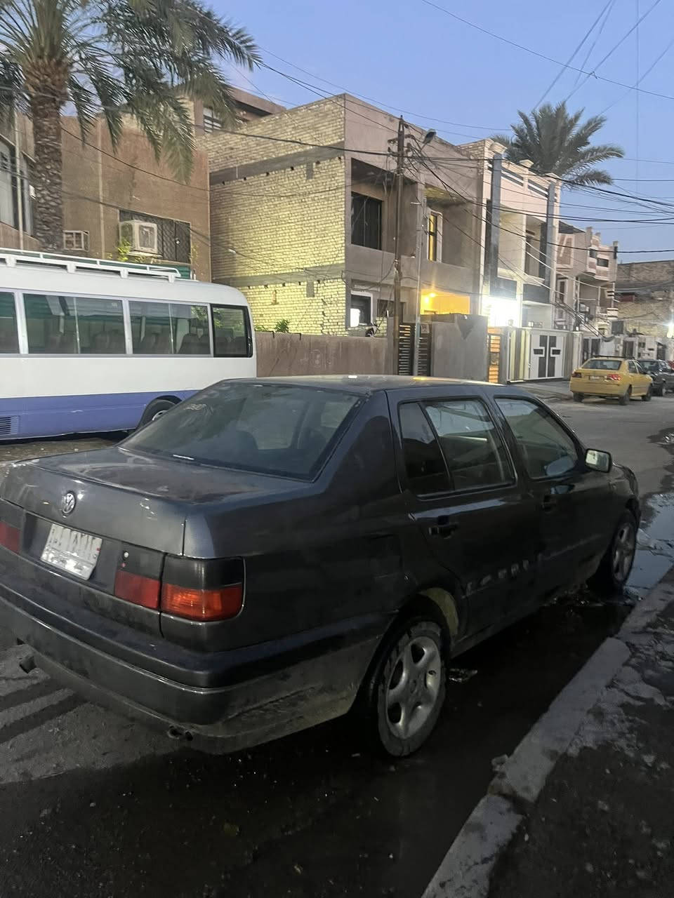 سلام عليكم 
فنتو للبيع محرك ٢٠٠٠ كير اوتو جديد صدر امامي خلفي جديد كلشي شغال مصبوغه عام للجماليه سياره مشروع وطني تحويل ثاني يوم مكان بغداد جديده سعر ٤٨ و بيه مجال بسيط ***********
