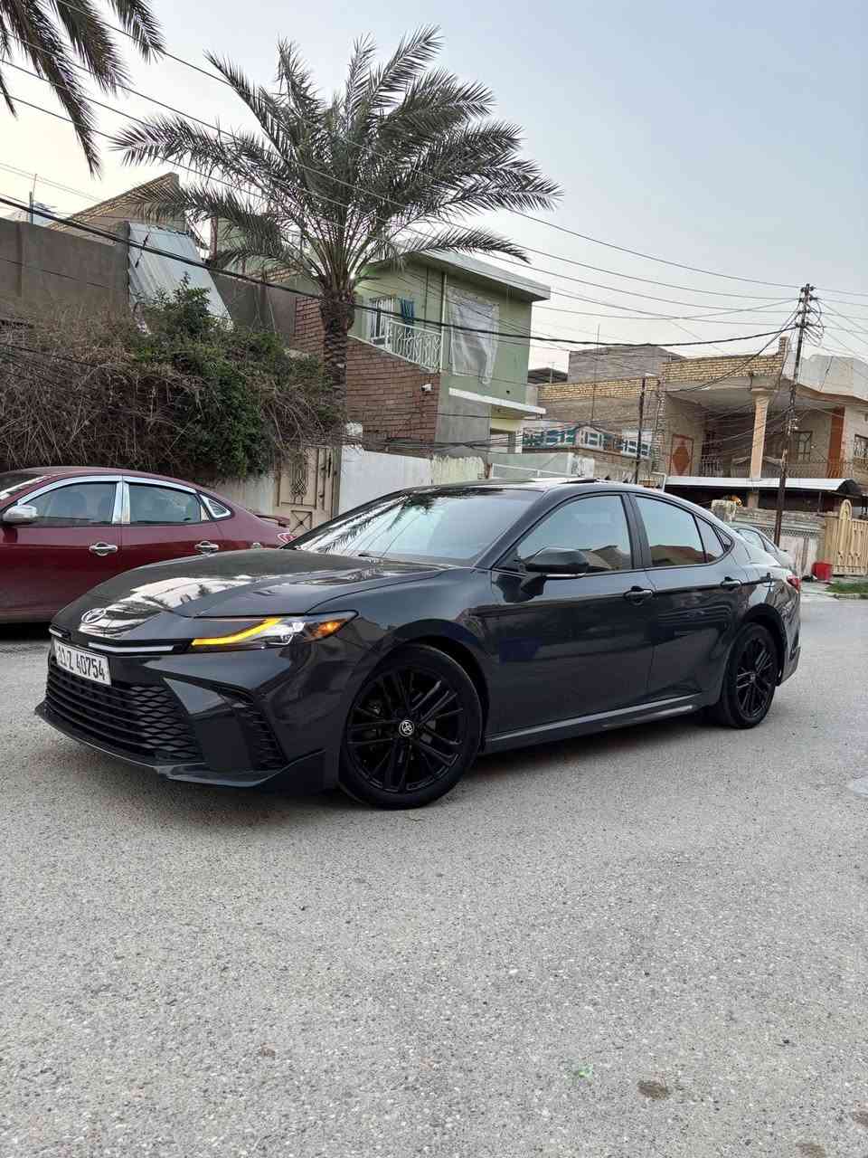 السلام عليكم كامري مديل 25 هايربد  وارد امريكي بيه بنيد مبدل فقط يرباك دركه  طاك السياره SE معروفه مواصفاته سياره كلش جديده وحلوه ومابيه اي نقص رقم بغداد بسمي السعر 233 وبيه مجال *********** مكان سياره ديالى بعقوبه
