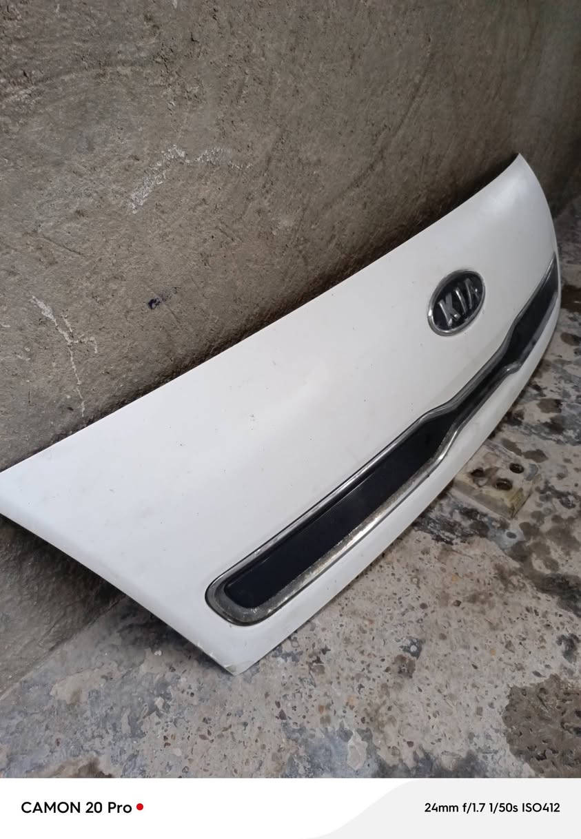 سلام عليكم غراض كيا للبيع اسعار مناسبه مكاني بغداد ***********
