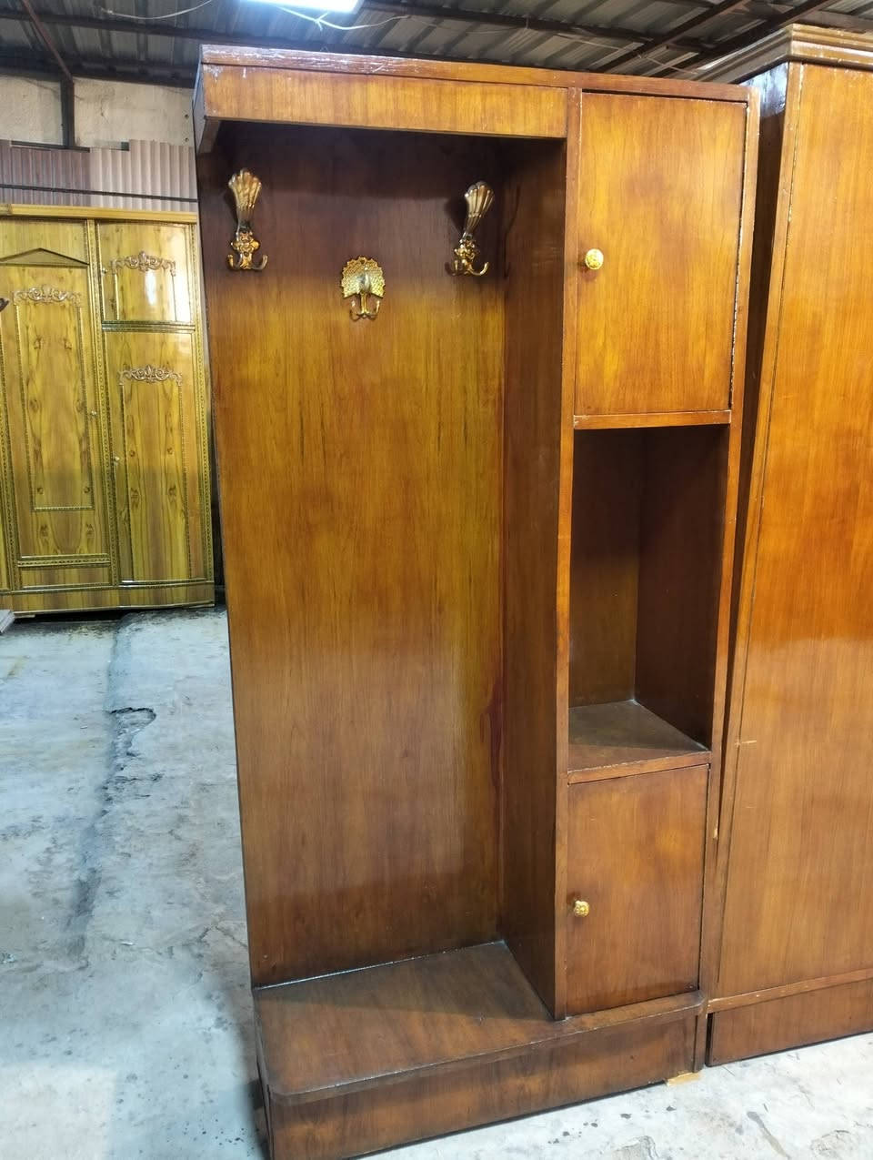 غرفه مستخدمه للبيع نضيفه 
مكان بغداد الامين ثانيه 
450 الف قفلها

***********
