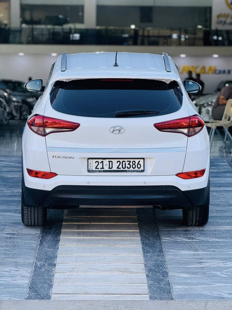 سلام عليكم ...تحياتي للجميع
هيونداي توسان خليجي 2018
                Hyundai..Tucson2018
 موديل..2018
المنشأ ..كوري
لون ابيض
.محرك 2000 دوش
تبريد قطعتين
تحكم ستيرن جهتين
كروس مثبت سرعة
Drive mood  أنظمه قياده ( أكي   -سپورت- عادي )  
حساس خلفي
حساس أمامي
كامرة خلفيه
ويل كروم بلادي
مري جانبي كهربائي شفط
أشاير مري
ليد نهاري زينون
لب لايت ليد 
...................................
سياره خليجي صفر شركة   ...مكفوله من صبغ ..كير محرك شرط الفحص
رقم  سليمانية سنويه مجدد لغايه 2028 شرط وكاله تحويل
غرامات
172 ورقة بيه مجال بسيط
ديالى ..خانقين ...شركة الحاج أركان
***********
