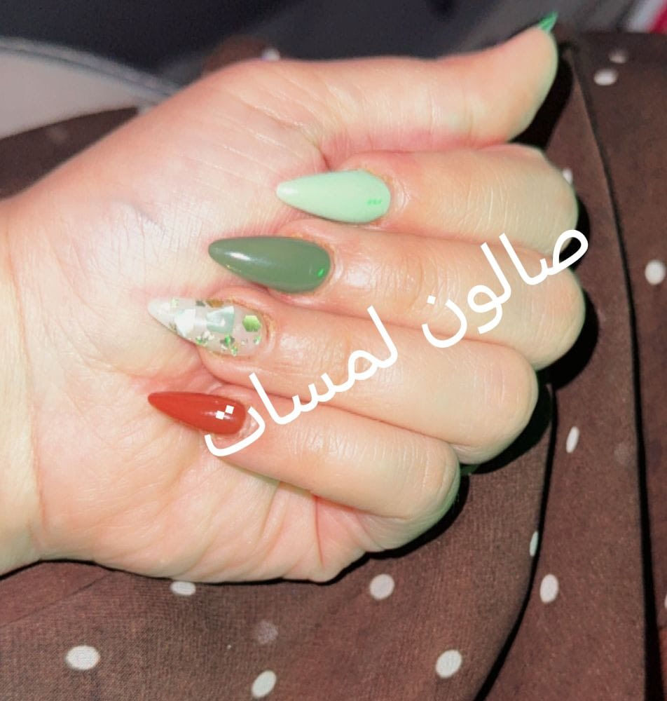 صالون لمسات عنوان سبع ابكار مقابيل سوك سمجه عشارع عام رقم هاتف ***********
