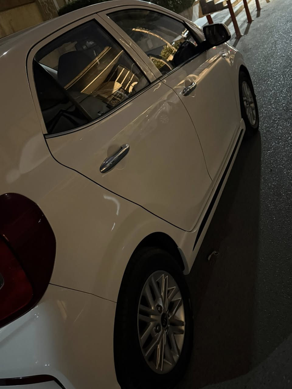 السلام عليكم
كيا بيكانتو ٢٠٢١ 
بصمه 
كشنات جلد 
ماشيه ٤١ الف 
كشنات تدفئه وتبريد 
للاستفسار ع الرقم : ***********
