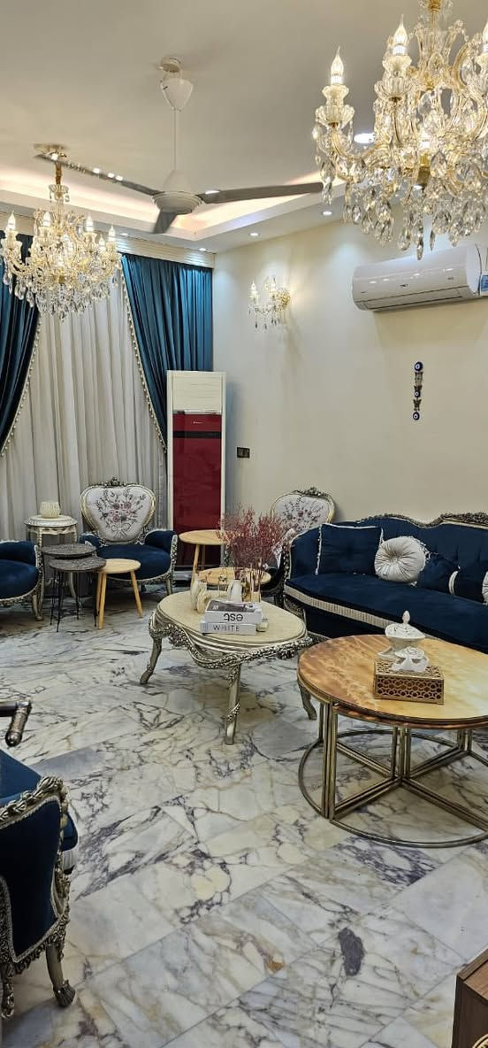 للبيع بيت مساحه ١٢٠ متر بناء درجه اولى
واجهه ٧ ونص متر ونزال ١٦ متر 

واجه حجر 

الارضيه الطابقين مرمر اسباني

كهرباء دفن بوري شنايدر 

صبغ البيت بالكامل جوتن درجه اولى 

اضاءه حديثه داخل البيت مع ديكورات سقف جبسن بورد 

باب قاصه الصاله وابواب الغرف صاج درجه اولى

طابق الارضي / صاله ومطبخ وهول وغرفه نوم وحمام درجه اولى جاكوزي ومنور داخلي

مع تواليت خارجي قرب الصاله

طابق الثاني / ٣ غرف نوم وحمام

وبالسطح مخزن حديد ٤×٥ متر

مع نظام كامل دفن / سبالت وكامرات وانترنت وستلايت 

العنوان الدوره / مقابيل شارع ابو الطياره شارع المصافي بعد كلية دجله/ شارع ليمونه المربع الذهبي الفرع الرابع

طابو زراعي سند ٢٥ اقرار محكمه
شارع عرض ١٠ متر مقرنص بالكامل

الهاتف :***********
