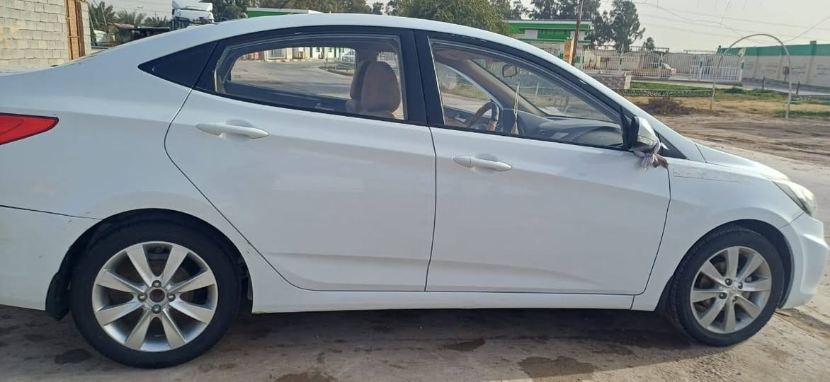 سلام عليكم للبيع اكسنت خليجي
موديل2014 رقم قادسيه
 
مكينه 1600 كفاله عامه
اسياره بسمنه تحويل ثاني يوم
 الاستفسار اتصل ع رقم
***********
