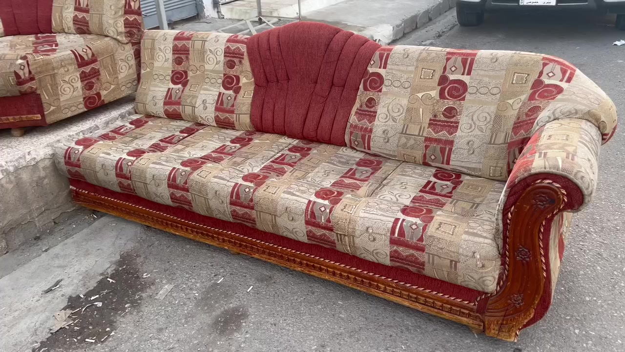 ديوان للبيع مستخدم خشب عراقي 
السعر 110وبي مجال بسيط
تفاصيل اتصل***********
