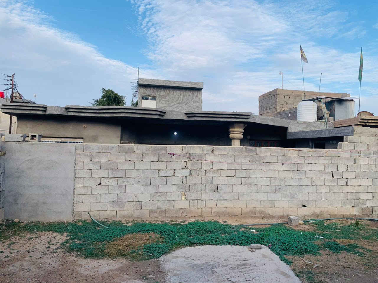 السلام عليكم
دار للبيع في منطقة 24ابوعظام مدخل شارع السودان 
مساحتها 210 متر 
طابو سند 25
متوفر خدمات 
*********** بسعر مناسب
