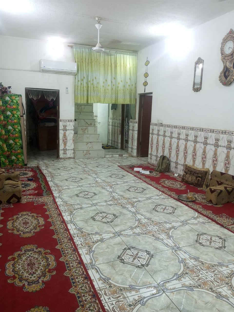 السلام عليكم 
بيت زراعي للبيع بلوك كهربائيّ عكادةالمساحة 400متر20×20طابق واحد
ديوانية12×4مع طارمة مع تواليت معزولة عن البيت 
3غرف كبيرة مساحة كل غرفة 5×4
استقبال داخلية 5×4للاهل والاقارب
مدخل البيت طول 3/50عرض 2/50
صالة طول 7و75عرض 4
مطبخ 4/4
حديقة داخلية على طول البيت4×20
حديقة خارجية متر على طول البيت 
كراج سيارة يتسع لسيارتين 
حمام داخلي +تواليت عدد2
درج حديد خارج البيت 
درج داخلي 
ماء سيح +كهرباء +مولد 
شارع 10متر يبعد عن الشارع السايدين الجديد 150متر
مكان كلش حلو ومرتب مع العلم المنطقة مشمولة بالطابو وكافة الخدمات
العنوان منطقة الصخيين شارع علي الاكبر ع
للاستفسار الاتصال على الارقام
***********واتساب 
***********
