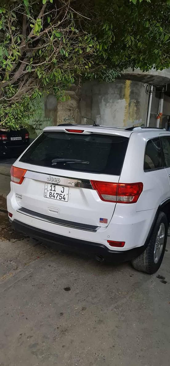 السلام عليكم.
جيب 2013 للبيع.
السياره فول واحد على واحد
بنورما جكات تدفه تبريد بل كراسي
ول ستيرن ومواصفات الجيب معروفه
رقم بغداد تحويل ثاني يوم.
السياره بيها ضرر صبغ حزام
السعر 160وبيه مجال بسيط  وماكو جيب فول بهيج سعر
مكاني موصل الدركزليه.
***********.
