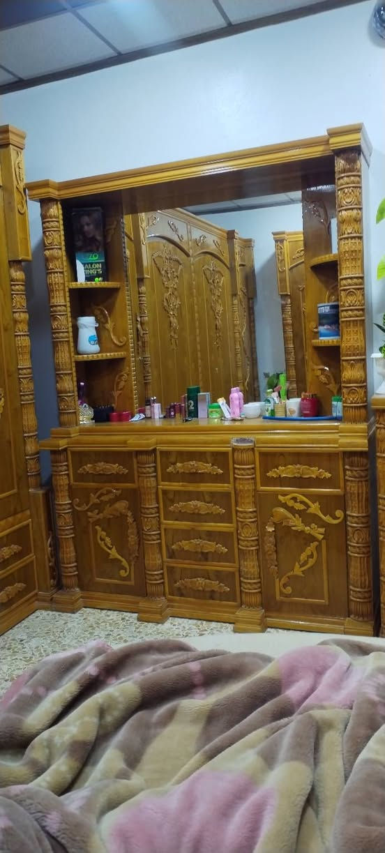 سلام عليكم غرفه لل بيع داخل خارج صاج اصلي السعر مليون و800 وبيها مجال المكان الموصل   أيسر للاستفسار الاتصال على الرقم ***********
