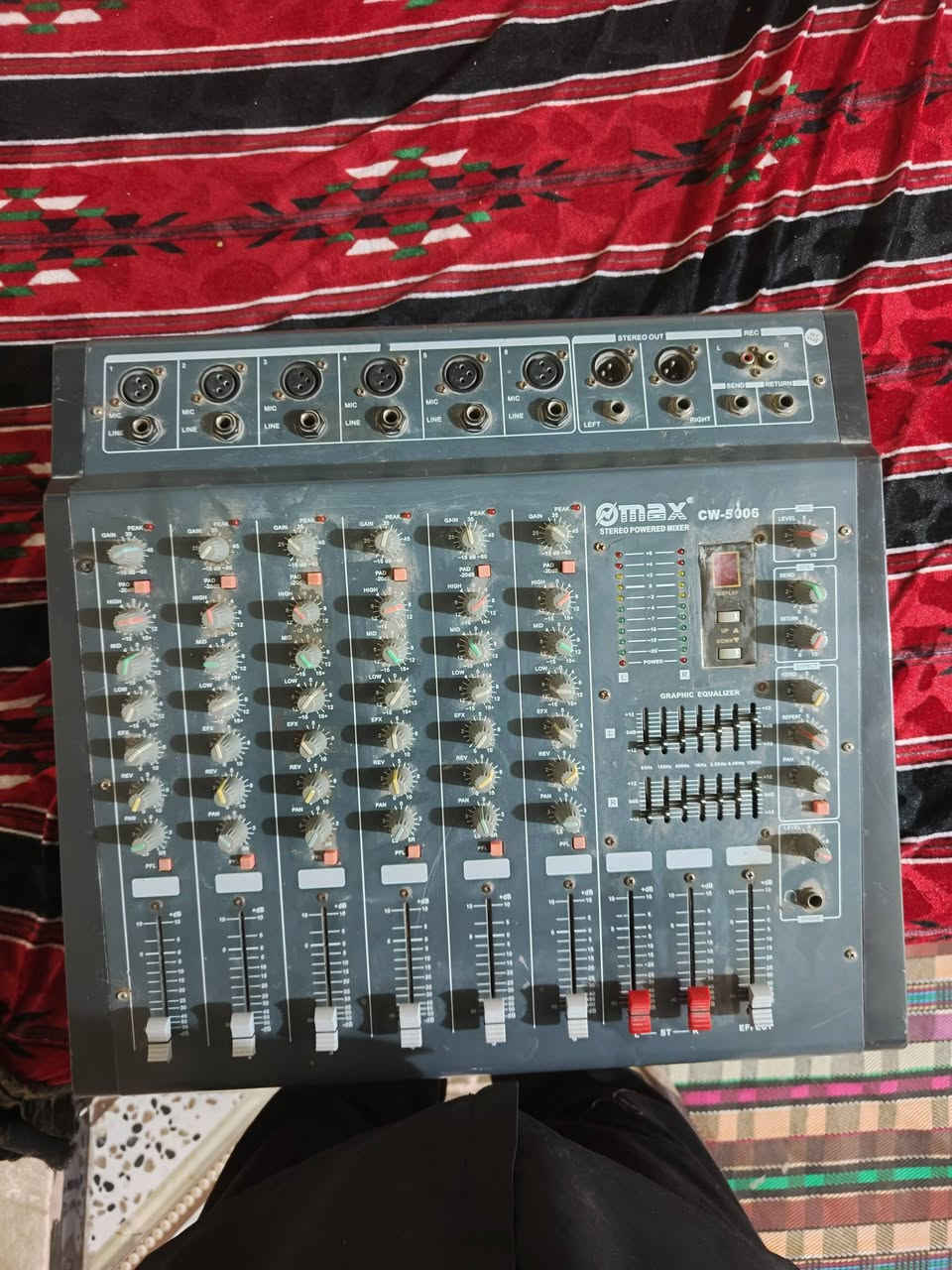 السلام عليكم خدام الحسين جهاز وربع سماعات ثنائي مستخدم
السعر 570 وبيهن مجال

باور اربع خطوط ما مصلح نظيف 

زوج واحد سماعات  12 انش ما مصلح 

اصلي السعر 1600 وبيهن مجال 

العنوان كوت حي الحكيم نزله بيت خليفه 

رقم الهاتف***********
