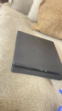 بلي 4سلم للبيع ذاكره 500 يتضمن قرص لعبه ذاكرو موتورفيست وفيفا 21 وكامل...