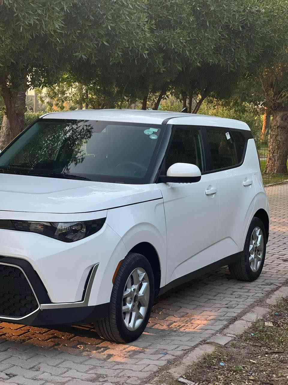 كيا صول موديل 2023
رقم اربيل ترقيم جديد تريد تحويل تريد وكاله حاضر
موصفات
 فول تحكم ستيرن 
رادار امامي 
رادار خلفي
رادار جانبي
نقاط عمياء
تحديد مسار
وضعيات قياده 2(NORMAL,SPORT)
دشبول دجتل 
توقف ذاتي
كامره خلفيه دواره
ويل گب
محرك 2000 دوش
شواصي كير محرك السياره كلها كفاله
صبغ بنيد فقط
*********** بغداد, العراق
