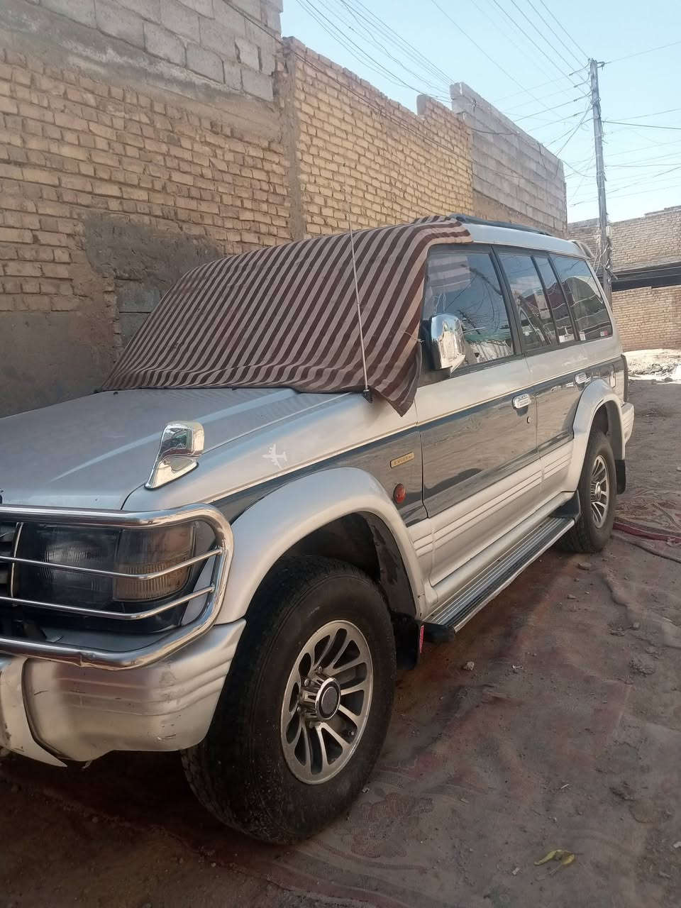 سياره باجيرو موديل 95تخم تاثيرات جديده كهربائيات شغاله تبريدفول صبغ جماليه مقفوله سياره فول بس محرك لاطش55 ورقه***********
