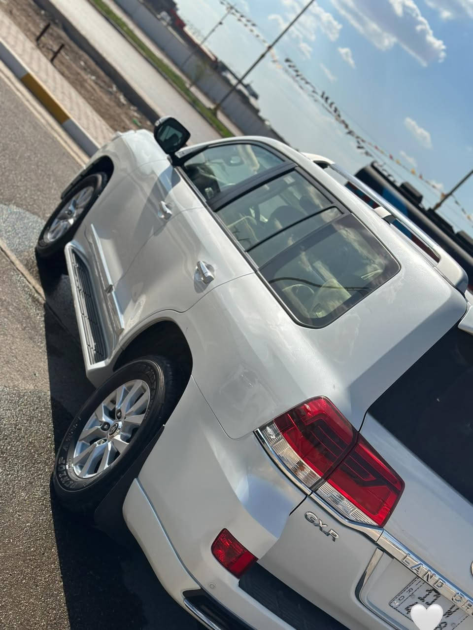 السلام عليكم لاندكروز 17 بريميه أصل فول  معروفه مواصفات البريم  V6 كفاله رقم بغداد بأسمي ماشيه 93km نضافه ١٠٠/١٠٠ السعر ٤٨وبيها مجال قليل للاستفسار ***********
