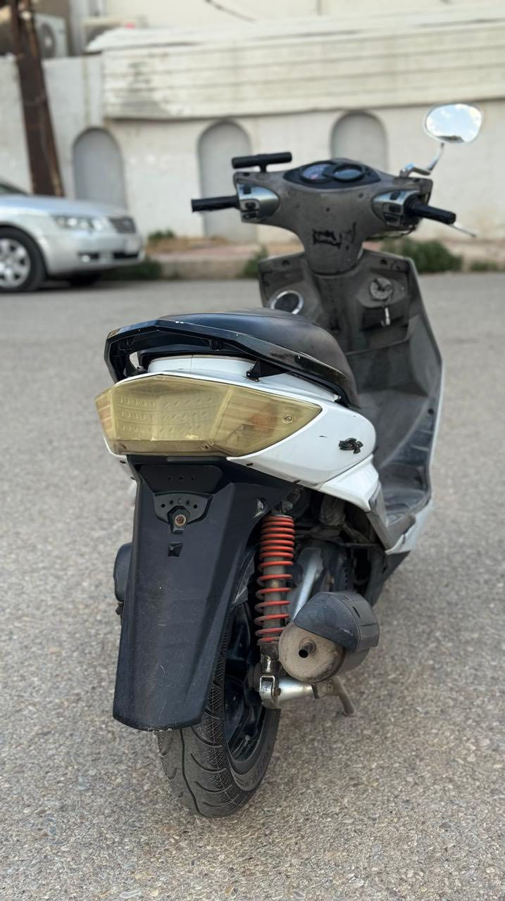 سكنس فحل للبيع موديل 2007
عداد 140 ياباني

كابريتر خط واحد 

كفرات بلاد وتايرات جدد 

نكرة سلف وتفحص وتاخذها دبلات بلاد وكابريتر بلاد 

كامله ومانقصها كلشي كهربائيه محرك كامله خير من الله نقصها فقط تريشه يسره سعرها 5 الاف 

والباقي تمام التمام 

عنوان كوت شراي اتصل ***********
