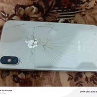 ايفون اكس عادي ذاكره 64 بطاريه 72 نضيف بس بيه كسر ظهر أو سماعه داخليه ...