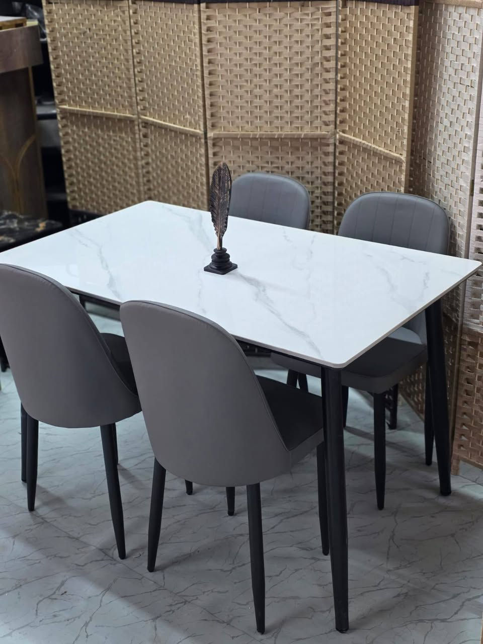 ميز طعام مرمر  نوعية ممتازة جدا 
تصميم عصري جديد وحديث لاصحاب الذوق الرفيع والتميز بيتك ويانه اجمل واحدث الموديلات الجديده نوعيه ممتازه 💯💯 

منشأ تركي 😍🇹🇷 

للحجز والاستفسار يمكنك مراسلتنا على الصفحه الرئيسيه 
وايضا يمكنك لاتصال واتساب او تصال هاتفي 📞📞
رقم الهاتف ***********

توجد خدمه توصيل كافه محافظات العراق 🚛🚛🚛🚛
