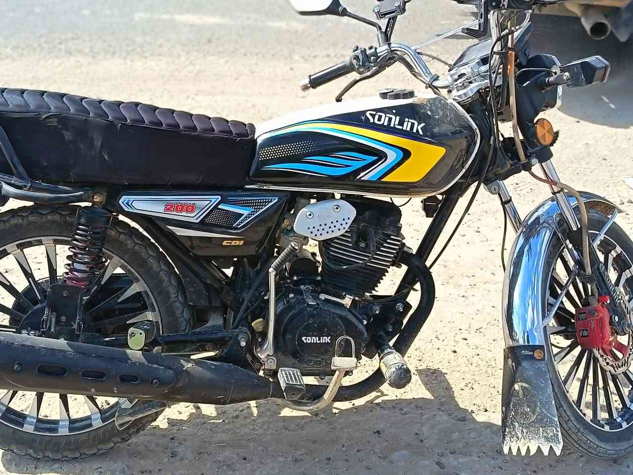 دراجه موديل 25 نضافه فول مناقصها برغي السعر 650
***********
