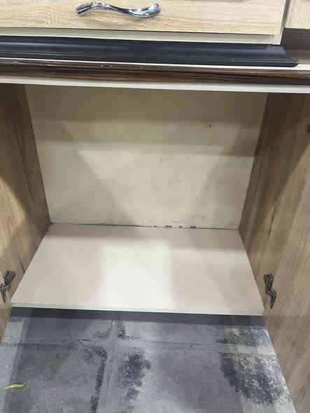 كاونتر للبيع 4 قطع بدون سنك العنوان السيديه الهاتف *********** السعر 225 وبي مجال.
