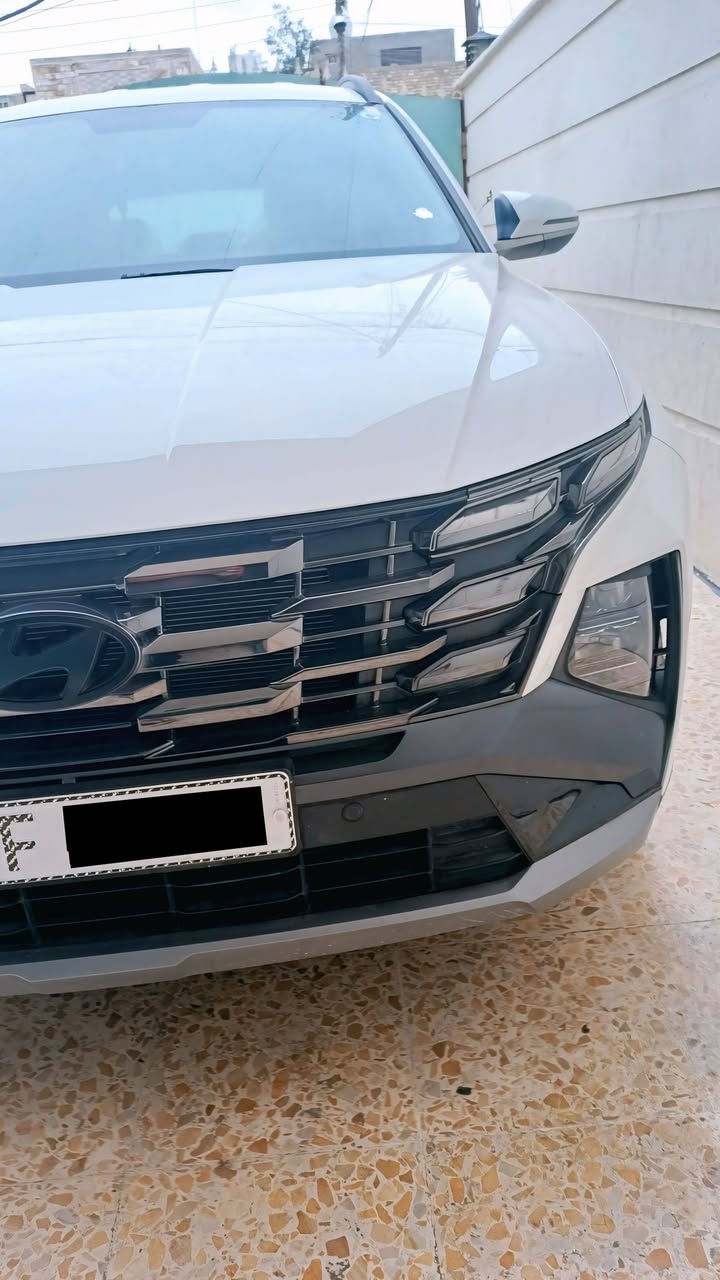 توسان ٢٠٢٥ فول مواصفات عده البنروما
1 شاحن موبايل ✅
2 كشنات تدفئه
3 بردات خلفيه 
4 اشاير بالمري 
5 جنطه كهرباء 
6 حساسات اماميه خلفيه 
7 كاميرا خلفيه 
السياره بحاله الشركه كفاله عامه حتئ من الشخط فول ماشيه ٢ الف KM
السعر ٢٤٢ موبايل *********** 
مكان بغداد العبيدي
