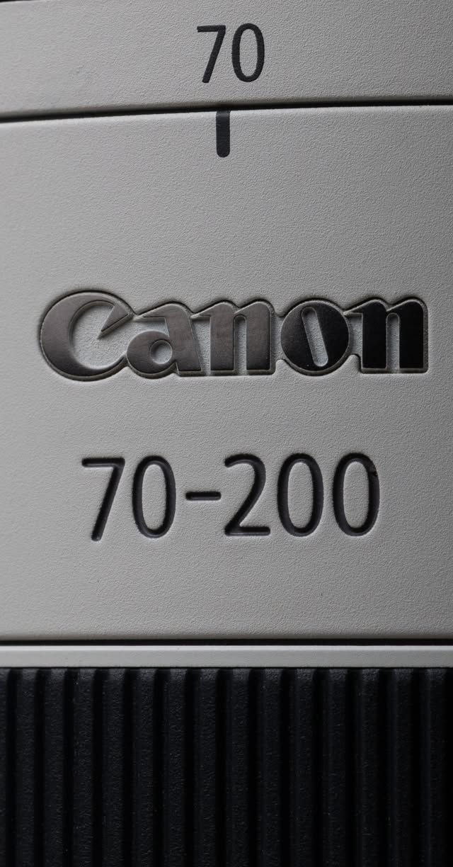 للبيع

عدسة كانون

RF 70-200 F2.8 L IS USM

النظافة 99%

كامل الملحقات ( هود+اغطية العدسة +حقيب مخمل+كتلوك)

بغداد

لا يوجد توصيل

واتساب [0771 907 0046](https://l.facebook.com/l.php?u=https%3A%2F%2Fapi.whatsapp.com%2Fsend%3Fphone%3D9647719070046%26fbclid%3DIwZXh0bgNhZW0CMTAAYnJpZBExSU4yTHVtekkybURXbWZ4a3NydGMGYXBwX2lkEDIyMjAzOTE3ODgyMDA4OTIAAR5Rcz-bPuZ02O3j1PIEDy0rLiD3lQcF9r5shY2OIJAMXKovUa6HEg6B6St5hQ_aem_wcmZY0Y5BUV3CZ7ylMHg7g&h=AT1v0yH8bM4T4xIIQV1hmmqyM01NHZS_gS-8-Bx_7ekPox6ayXWu0EihjiEPiyGf13yYM4zFDuktnotIsHbUQxpxxSgYIfg7s5t9eCQh3StyJFBTqIGHs2PBB0O0RY0jT-O-7Q&__tn__=-UK-R&c[0]=AT0PLxt4zSppOvYw2JClSUwTGWXx0MdDS6o0vzi0GevlGzOdgkLLLL5tWEj-t0vdQ6IXtewnl3qogGeOInTpihyrrCOMqhSw4-ETXBwhvLnlIzuSS47BOoE6ljkNZ0oBObqWeoqgiS7kJq-anlfAGm4YnT3a085pWwdH9HFGtNE)

***********
