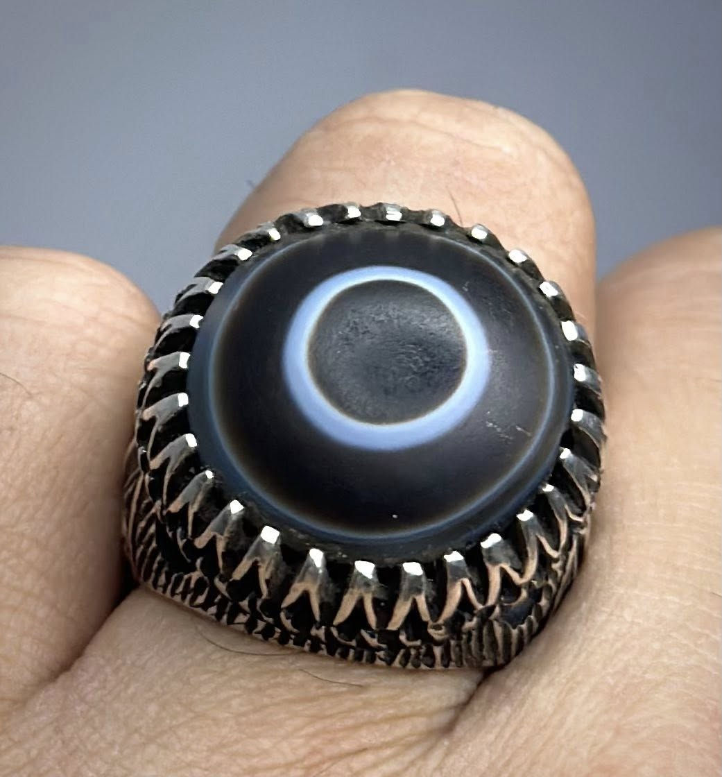 جزعه بقريه قديمه ومشكولة حجرة اصليه ذمه طبيعيه ربانيه صياغه المبدع وليد خالد صياغه يدويه فضه عراقيه جدا ثقيله سعر والاستفسار خاص يتوفر توصيل


**إذا كنت صاحب هذا الإعلان وتريد حذفه لأي سبب، رجاءا أرسل رسالة إلى الدعم الفني**