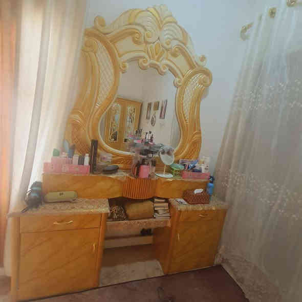 غرفة نوم اخشاب عراقية للبيع ٧ قطع
السعر مليون و٥٠ وبيها مجال 

الغرفة ما مفتوحة ونظيفة جدا 

الكنتور طابقين
رقم الهاتف للتواصل:***********
