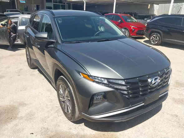 يالله السلام عليكم توسان هايبرد 2024 فول عدا الفتحة والجلد لون زيتوني ضرر(1) قطعة جاملغ عكس السايق خلفي عكس قبغ البانزين بدون دواخل بدون ايرباك بدون فتح اي شي بجم + خلفي كبس كفاله عامه تصليح درجة أولى ماشيه ٩ الف مرقم بغداد باسمي السيارة احلى من الصور بهوايي
***********
