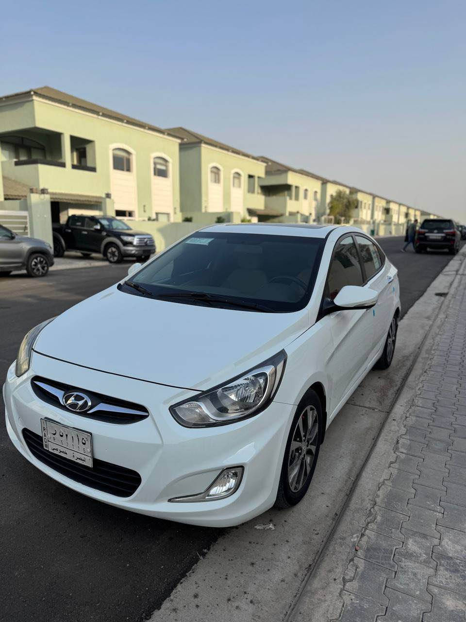 السلام عليكم 
اكسنت موديل 2015  بأسمي شرط التحويل السيارة كفاله بيها ملاحظات بسيطة   
فول مواصفات (فتحة سقف ،اشاير بالمري تحكم ستيرن، شاشة كاميرا داورة ،5 ويل كب)  
مكينة 1600  
رقم الانكليزي الجديد السنوية مجددة وشرط التحويل مكينة كير تبريد فوول ،الحدادية 70%  
السعر 115 وبيها مجال للشراي 
مكاني بصرة الجنينة رقم الهاتف *********** البصرة, العراق
