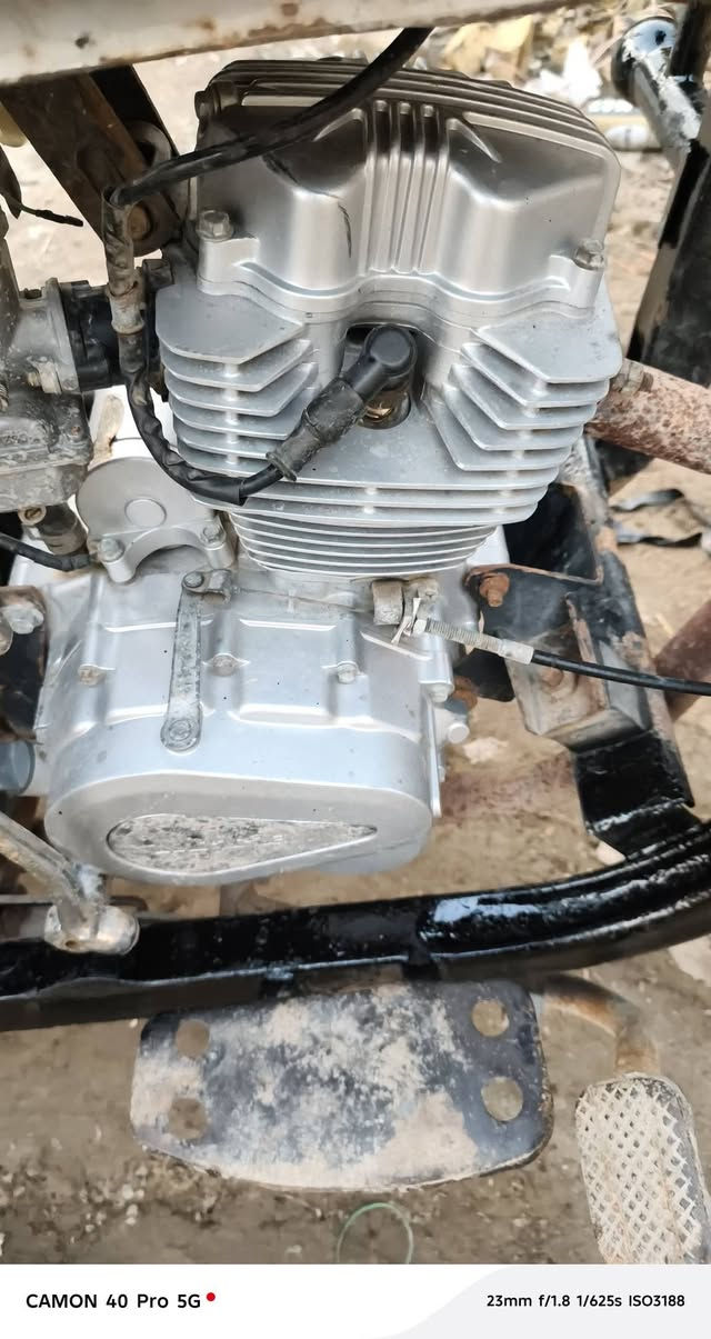 السلام عليكم 
موديل 

رقم أبيض بيه وكالة ماندل راعي السنويه موبسمي وكاله رسمي

لاتجي تكول أريد أدوار سنويه اكاتبك بسمك تأخذ سنويه 
ستوته مابيه نقص 

مكان نجف حريه سعر واحد و150
***********
