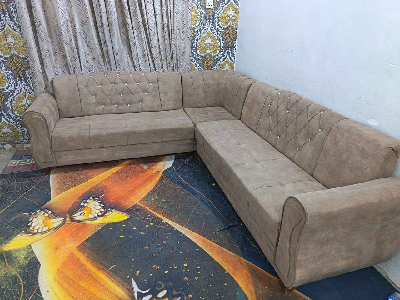 ديوان تكمه نضيف بدون اي ضرر للبيع ب140 قفله
***********
